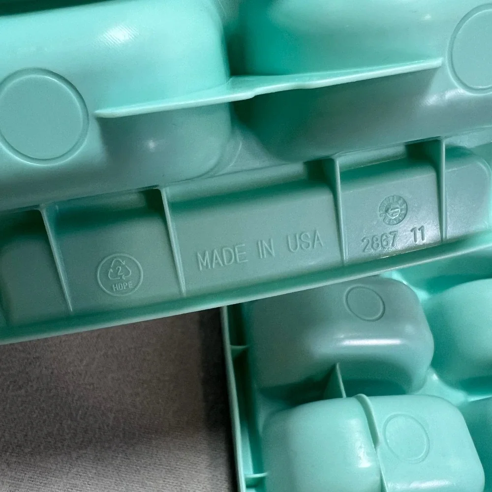 Vintage 1991 Rubbermaid Aqua Ice Cube Trays Set of 2 Stacking Easy Release #2867